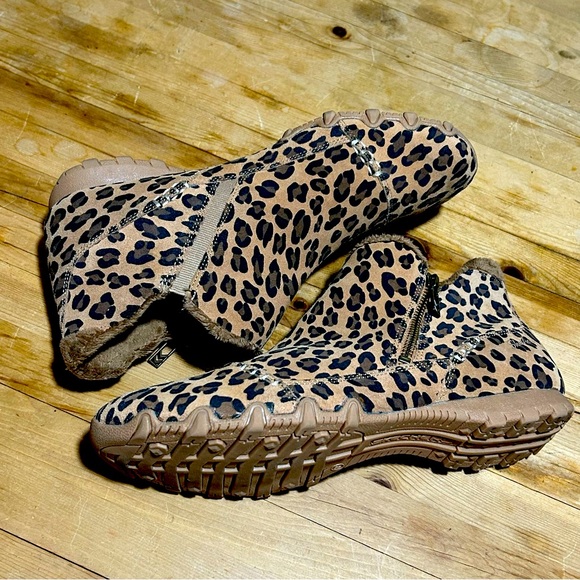 Skechers Relaxed Fit Bootie 9.5 - Picture 3 of 10